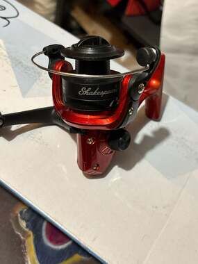 Shakespeare USDR30 Spinning Fishing Reel Red with Mr. Crappie Line